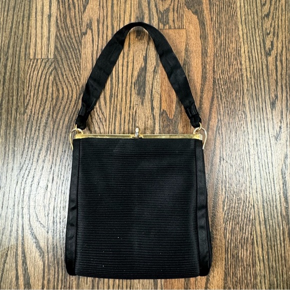 Vintage black and gold satin evening handbag - Picture 4 of 9